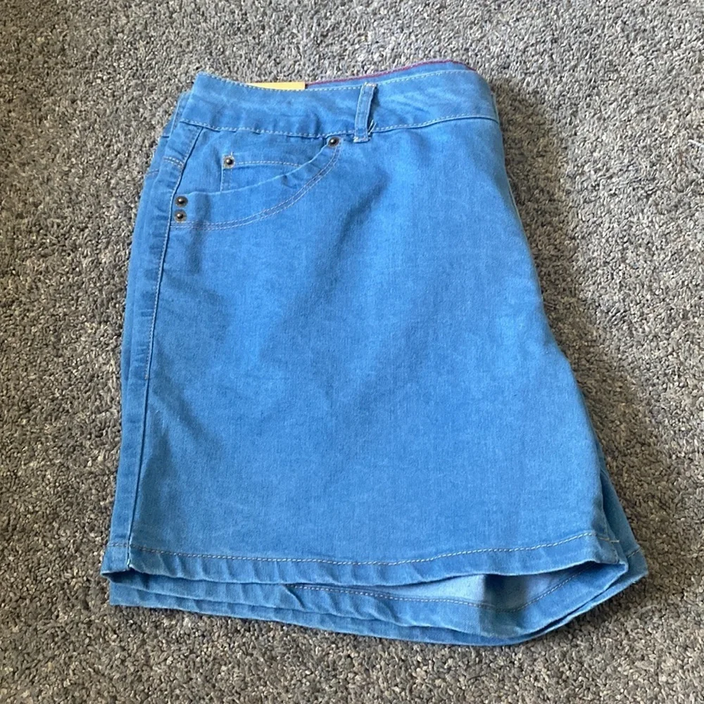 Sabrina Lauren light denim shorts